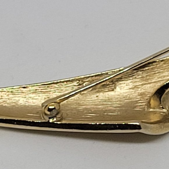 Vintage Trifari Gold Tone Slender Brooc - Picture 3 of 7